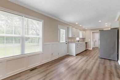 Wonderful open-concept eat-in kitchen with wainscotting and a view of your beautiful acreage through a large window! 408 Crouch Rd  Manchester, TN 37355