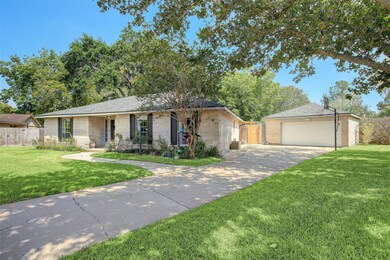 16311 Barcelona Dr, Friendswood, TX 77546 - photo 2