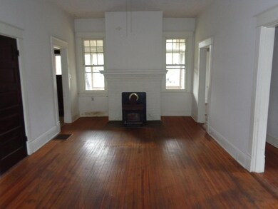 1715 Crabtree Falls Hwy family room