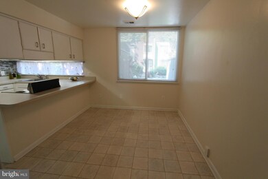 11176 Forest Edge Dr, Reston, VA 20190 - photo 4