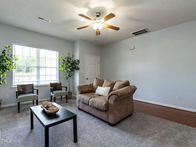 007-1280x960-family-room