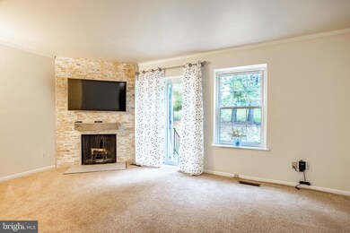 9025 Lambskin Ln, Columbia, MD 21045 - photo 3