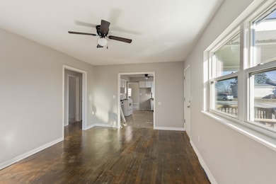 33335 State hwy112-front room toward kit