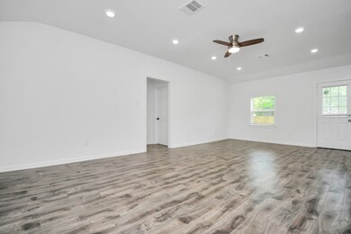 7215 S Hall St, Houston, TX 77028 - photo 4