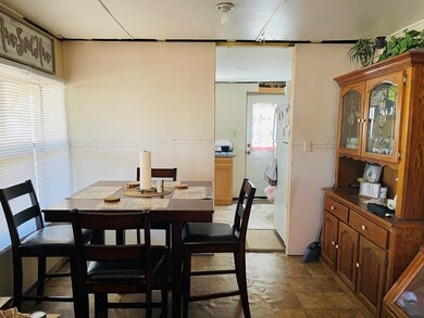 302 W 9th St, Carrabelle, FL 32322 - photo 7