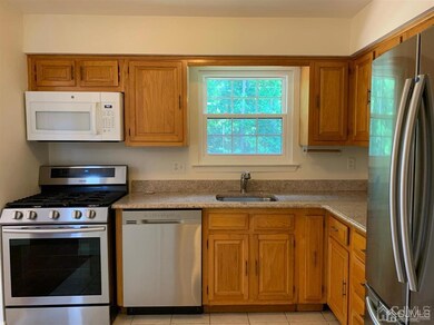 1206 Maple Hill Dr, Woodbridge, NJ 07095 - photo 3