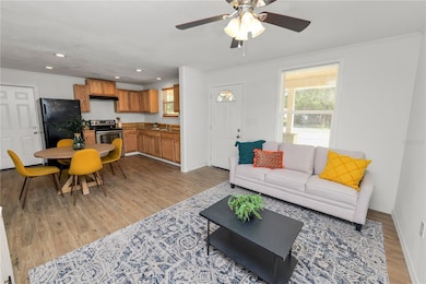 842 N Nokomis Ave, Lakeland, FL 33815 - photo 6