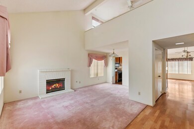 004_Living Room