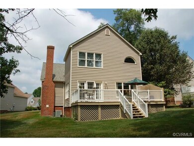 Large rear deck for relaxing!