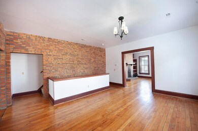 217 1/2 (2 Bedroom)