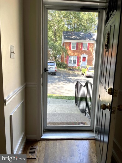 11878 Abercorn Ct, Reston, VA 20191 - photo 2