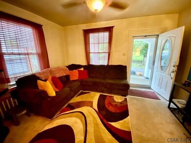 711 Living Room