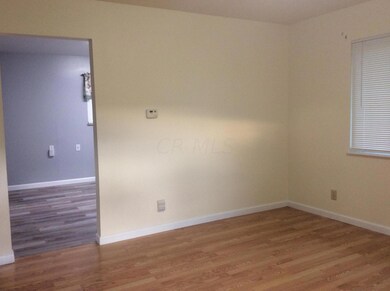 Living rm toward kitchen