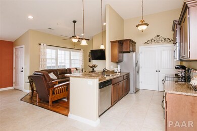 4530 N Thornhill Dr, Peoria, IL 61615 - photo 3