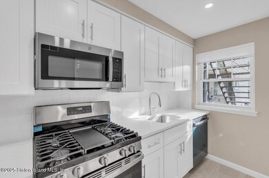 189 Pond Way unit A, Staten Island, NY 10303 - photo 4