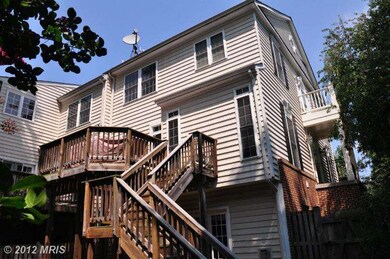 9998 Cyrandall Dr, Oakton, VA 22124 - photo 5