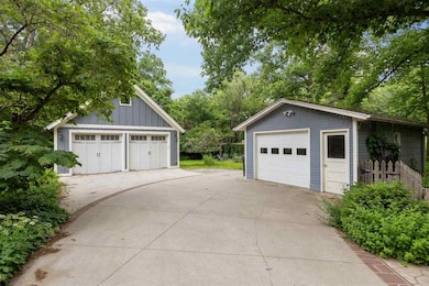 725 S Summit St, Iowa City, IA 52240 - photo 5