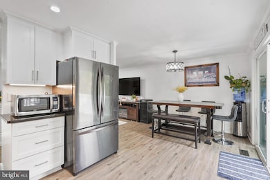 102 N Garfield Rd, Sterling, VA 20164 - photo 6