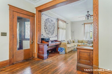 201 Lafayette Avenue NE Grand Rapids