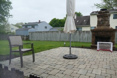 1332 Greenfield Ct, Naperville, IL 60564 - photo 2