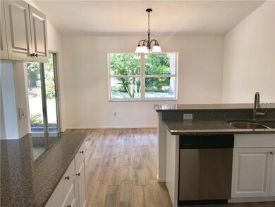 Kitchen / Breakfast Bar / Eat in Kitchen