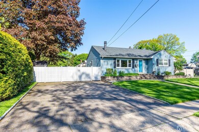 Paver driveway & Sidewalk. Parking for upto 4 