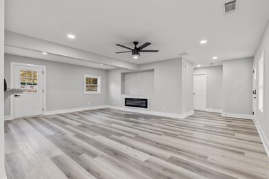 8 W Wotring St
