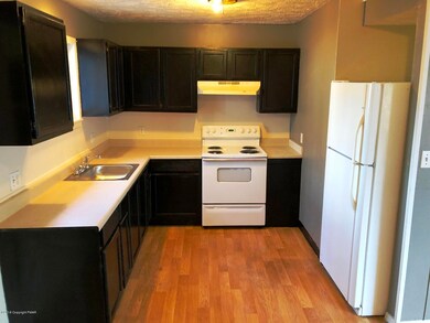 947 Country Place Dr, Tobyhanna, PA 18466 - photo 2