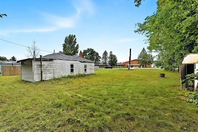 300 S West St, Plainfield, WI 54966 - photo 4