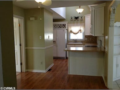 Kitchen - Gorgeous kitchen area with eat-in space!