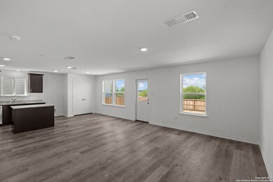 316 Lazyglade Ln, Seguin, TX 78155 - photo 4