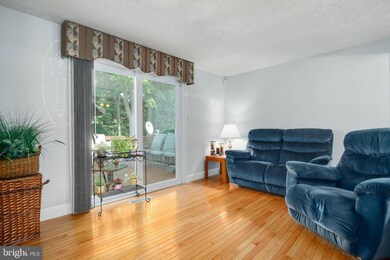 19142 Partridge Wood Dr, Germantown, MD 20874 - photo 2