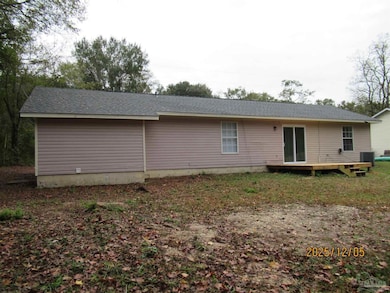 526 Greenberry Dr, Cantonment, FL 32533 - photo 3