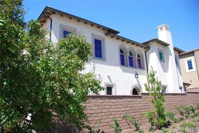 Beautiful Exterior & Entry Courtyard