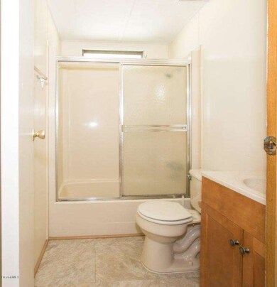 521 Egret - Guest Bathroom