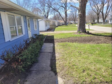 2907 W 69th St, Davenport, IA 52806 - photo 3
