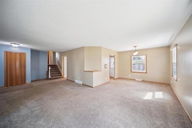 4237 62nd St, Urbandale, IA 50322 - photo 4