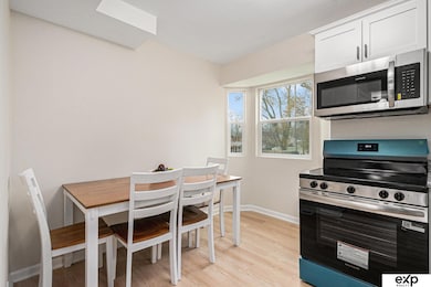 2524 Sharon Dr, Omaha, NE 68112 - photo 5