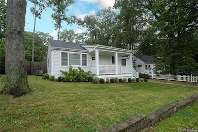 16 Overbrook St, Riverhead, NY 11901 - photo 2