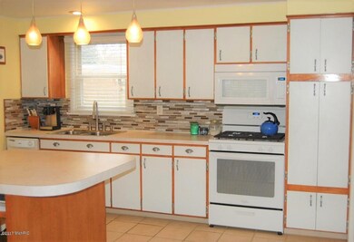 561 Netherfield St NW, Comstock Park, MI 49321 - photo 3