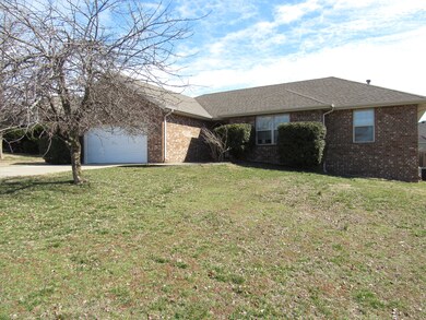 576 S Carriage Crossing, Nixa, MO 65714 - photo 2