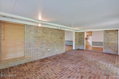 14-305 Glen Cove Rd