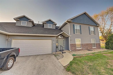 4300 Westchester Dr NE unit D, Cedar Rapids, IA 52402 - photo 2