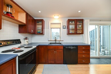 135 Valley Way W, Manchester, NH 03102 - photo 5