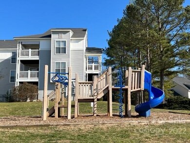 28 Hamiltons Harbor Dr unit 942, Lake Wylie, SC 29710 - photo 3