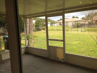 SCREENED PORCH