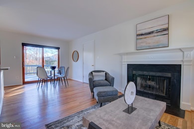 12149 Eddyspark Dr, Herndon, VA 20170 - photo 6