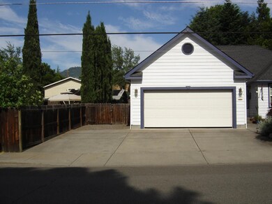 1252 Valley View Dr, Medford, OR 97504 - photo 3