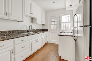 142 N Hamilton Dr unit A, Beverly Hills, CA 90211 - photo 4