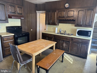 409 St John St, Schuylkill Haven, PA 17972 - photo 3